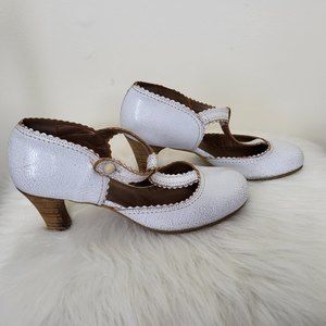 Espace white distressed mary jane heels size 7.5